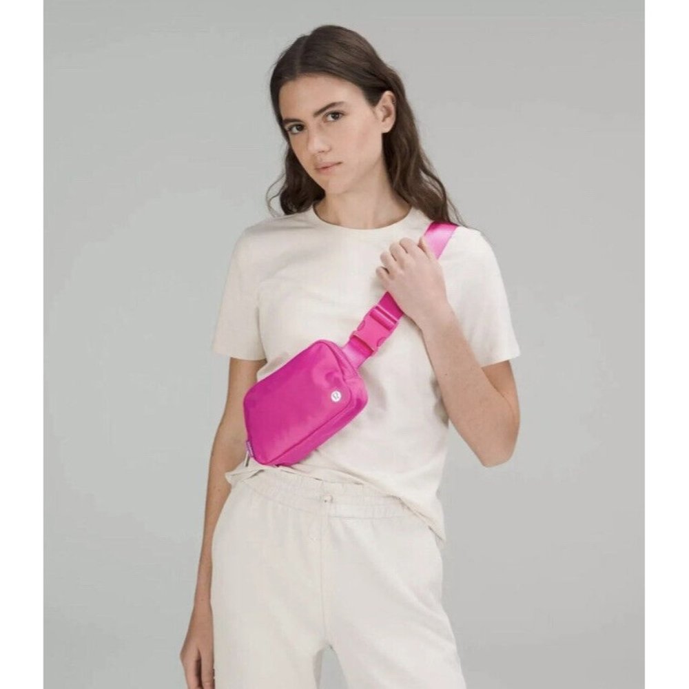 BRAND NEW Lululemon Everywhere Belt Bag Sonic Pink - Picture 4 of 4